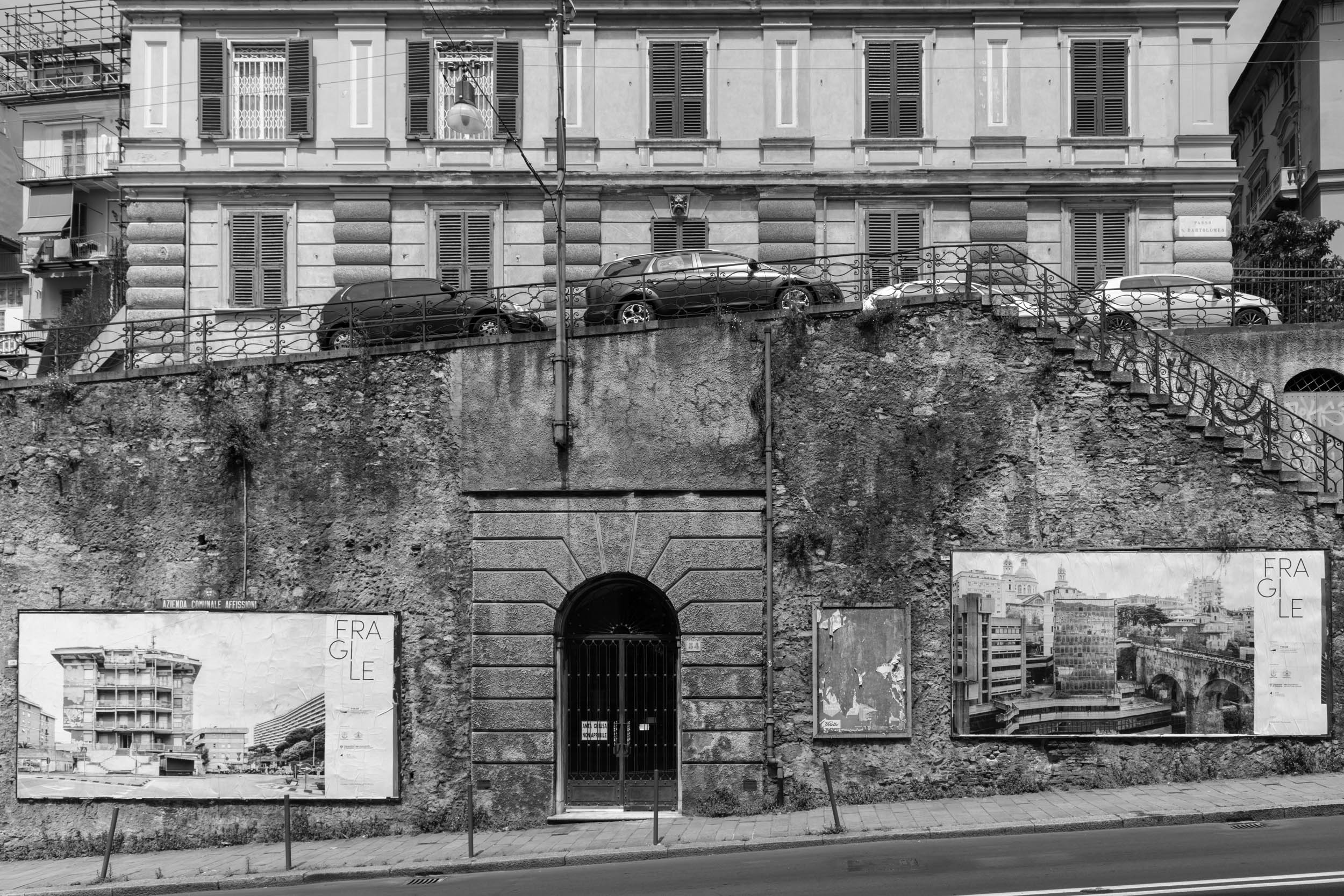 Genova città fragile. Una città in mostra